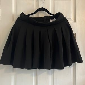 Pleated black skirt